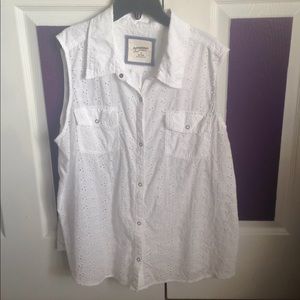 Women's White Floral Sleeveless Button Down Blouse